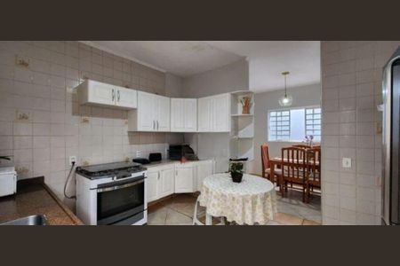 Casa à venda com 197m², 4 quartos e 2 vagasFoto 01