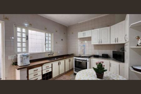 Casa à venda com 197m², 4 quartos e 2 vagasFoto 01