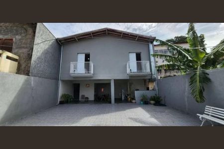 Casa à venda com 197m², 4 quartos e 2 vagasFoto 01