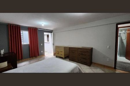 Casa à venda com 197m², 4 quartos e 2 vagasFoto 01