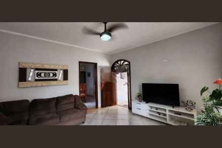 Casa à venda com 197m², 4 quartos e 2 vagasFoto 01