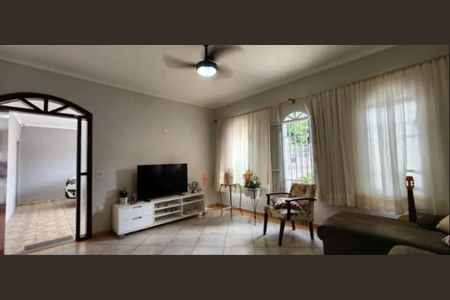 Casa à venda com 197m², 4 quartos e 2 vagasFoto 01