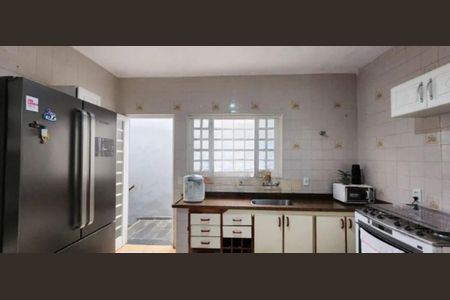 Casa à venda com 197m², 4 quartos e 2 vagasFoto 01