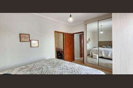 Casa à venda com 197m², 4 quartos e 2 vagasFoto 01