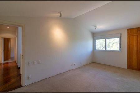 Casa de condomínio à venda com 732m², 4 quartos e 6 vagas Casa de condomínio à venda com 732m², 4 quartos e 6 vagasFoto 33