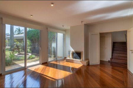 Casa de condomínio à venda com 732m², 4 quartos e 6 vagas Casa de condomínio à venda com 732m², 4 quartos e 6 vagasFoto 12