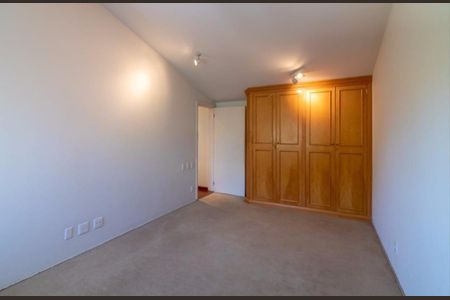 Casa de condomínio à venda com 732m², 4 quartos e 6 vagas Casa de condomínio à venda com 732m², 4 quartos e 6 vagasFoto 41