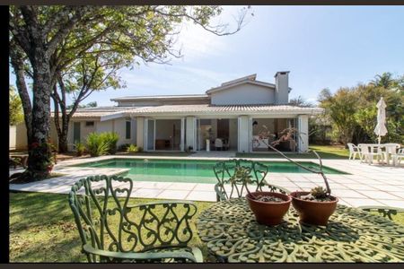 Casa de condomínio à venda com 732m², 4 quartos e 6 vagas Casa de condomínio à venda com 732m², 4 quartos e 6 vagasFoto 01