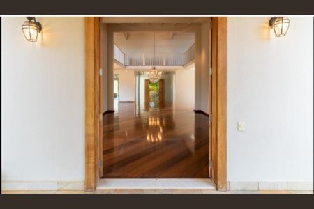 Casa de condomínio à venda com 732m², 4 quartos e 6 vagas Casa de condomínio à venda com 732m², 4 quartos e 6 vagasFoto 09