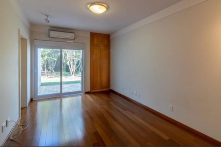 Casa de condomínio à venda com 732m², 4 quartos e 6 vagas Casa de condomínio à venda com 732m², 4 quartos e 6 vagasFoto 32