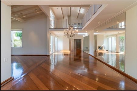 Casa de condomínio à venda com 732m², 4 quartos e 6 vagas Casa de condomínio à venda com 732m², 4 quartos e 6 vagasFoto 10