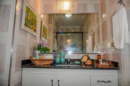 Apartamento à venda com 117m², 2 quartos e 1 vaga Apartamento à venda com 117m², 2 quartos e 1 vagaBanheiro Social