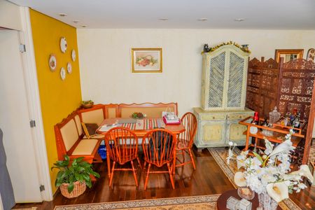 Apartamento à venda com 117m², 2 quartos e 1 vaga Apartamento à venda com 117m², 2 quartos e 1 vagaSala