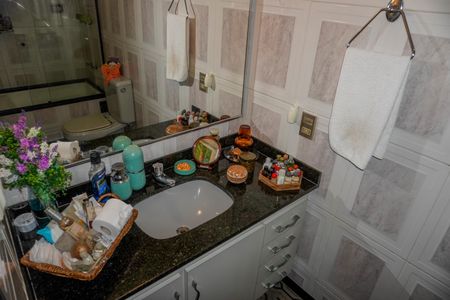 Apartamento à venda com 117m², 2 quartos e 1 vaga Apartamento à venda com 117m², 2 quartos e 1 vagaBanheiro Social