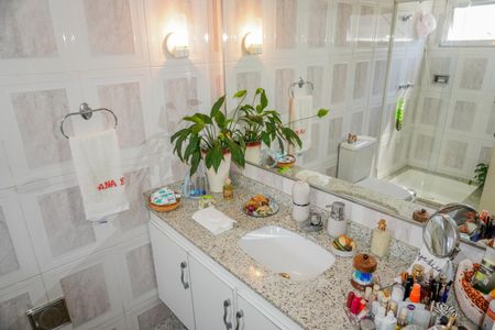 Apartamento à venda com 117m², 2 quartos e 1 vaga Apartamento à venda com 117m², 2 quartos e 1 vagaBanheiro/Suíte