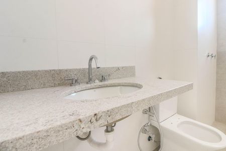 Apartamento à venda com 118m², 3 quartos e 4 vagas Apartamento à venda com 118m², 3 quartos e 4 vagasBanheiro da Suíte 2