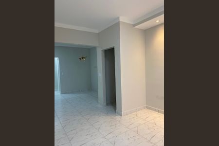 Casa à venda com 190m², 4 quartos e 3 vagasFoto 02