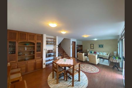 Casa de condomínio à venda com 180m², 4 quartos e 2 vagasFoto 02