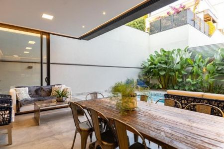 Casa de condomínio à venda com 330m², 5 quartos e 4 vagas Casa de condomínio à venda com 330m², 5 quartos e 4 vagasFoto 03