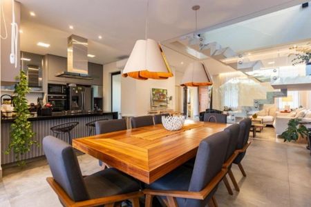 Casa de condomínio à venda com 330m², 5 quartos e 4 vagas Casa de condomínio à venda com 330m², 5 quartos e 4 vagasFoto 12