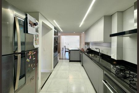 Casa de condomínio à venda com 274m², 4 quartos e 4 vagas Casa de condomínio à venda com 274m², 4 quartos e 4 vagasFoto 13