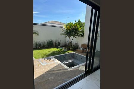 Casa de condomínio à venda com 250m², 3 quartos e 4 vagas Casa de condomínio à venda com 250m², 3 quartos e 4 vagasFoto 02