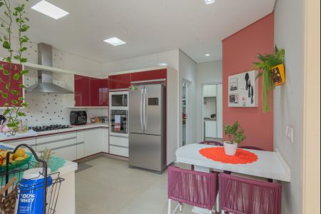 Casa à venda com 290m², 4 quartos e 4 vagas Casa à venda com 290m², 4 quartos e 4 vagasCozinha