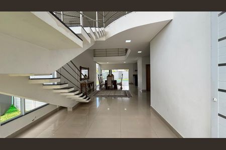 Casa de condomínio para alugar com 300m², 3 quartos e 4 vagas Casa de condomínio para alugar com 300m², 3 quartos e 4 vagasFoto 01