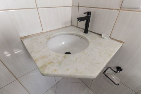 Casa de condomínio à venda com 65m², 2 quartos e 1 vaga Casa de condomínio à venda com 65m², 2 quartos e 1 vagaBanheiro da Suíte 2