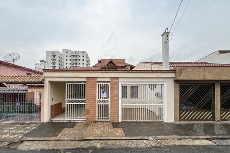 Casa à venda com 325m², 3 quartos e 2 vagasFachada + plaquinha