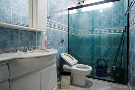 Casa à venda com 325m², 3 quartos e 2 vagasBanheiro da suíte 2