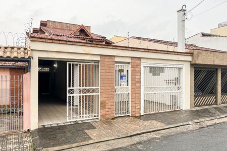 Casa à venda com 325m², 3 quartos e 2 vagasFachada + plaquinha