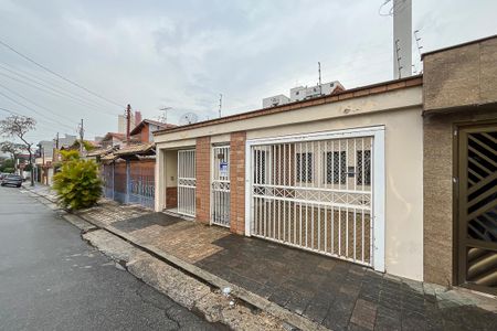 Casa à venda com 325m², 3 quartos e 2 vagasFachada + plaquinha