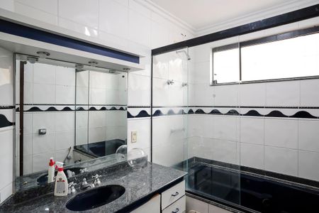 Casa à venda com 325m², 3 quartos e 2 vagasBanheiro da suíte 1