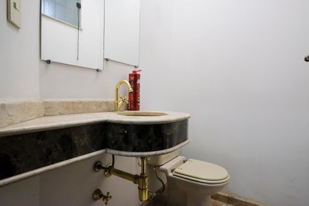 Casa à venda com 325m², 3 quartos e 2 vagasLavabo