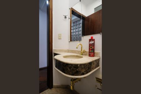 Casa à venda com 325m², 3 quartos e 2 vagasLavabo