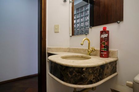 Casa à venda com 325m², 3 quartos e 2 vagasLavabo