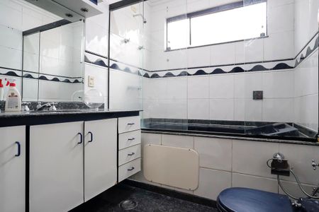 Casa à venda com 325m², 3 quartos e 2 vagasBanheiro da suíte 1