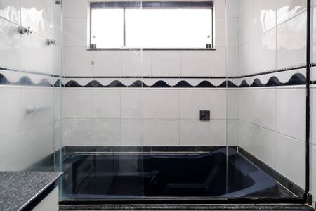 Casa à venda com 325m², 3 quartos e 2 vagasBanheiro da suíte 1