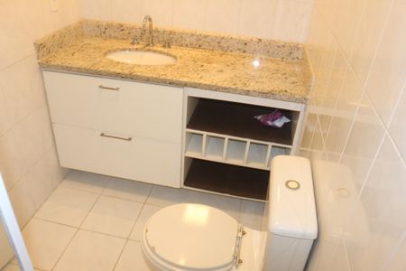Apartamento à venda com 78m², 2 quartos e 2 vagasBanheiro da Suíte 1