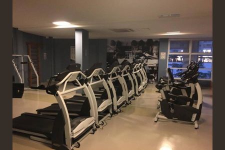 Apartamento à venda com 171m², 3 quartos e 3 vagas Apartamento à venda com 171m², 3 quartos e 3 vagasÁrea comum - Academia