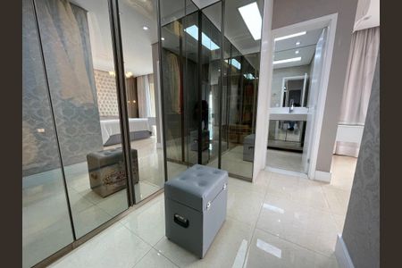 Apartamento à venda com 171m², 3 quartos e 3 vagas Apartamento à venda com 171m², 3 quartos e 3 vagasCloset da suíte 1