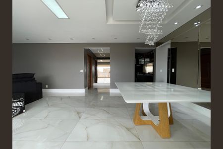 Apartamento à venda com 171m², 3 quartos e 3 vagas Apartamento à venda com 171m², 3 quartos e 3 vagasSala