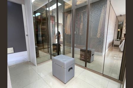 Apartamento à venda com 171m², 3 quartos e 3 vagas Apartamento à venda com 171m², 3 quartos e 3 vagasCloset da suíte 1