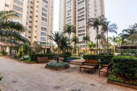 Apartamento à venda com 171m², 3 quartos e 3 vagas Apartamento à venda com 171m², 3 quartos e 3 vagasÁrea comum - Área Externa