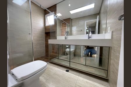 Apartamento à venda com 171m², 3 quartos e 3 vagas Apartamento à venda com 171m², 3 quartos e 3 vagasBanheiro da Suíte 1