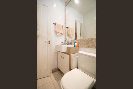 Apartamento à venda com 75m², 2 quartos e sem vaga Apartamento à venda com 75m², 2 quartos e sem vagaBanheiro social