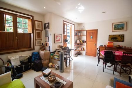 Apartamento à venda com 75m², 2 quartos e sem vaga Apartamento à venda com 75m², 2 quartos e sem vagaSala