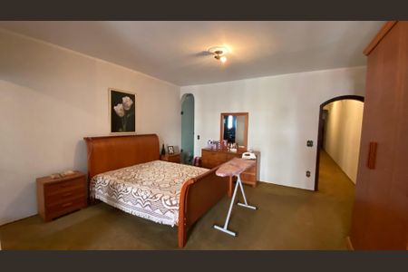 Casa à venda com 342m², 4 quartos e 6 vagas Casa à venda com 342m², 4 quartos e 6 vagasSuite