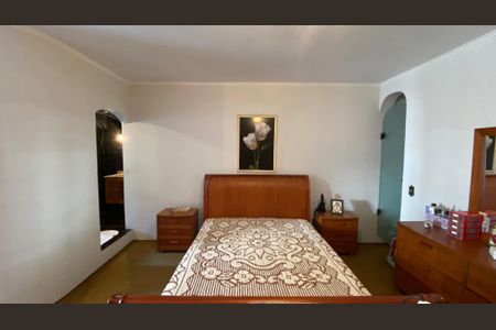 Casa à venda com 342m², 4 quartos e 6 vagas Casa à venda com 342m², 4 quartos e 6 vagasSuite